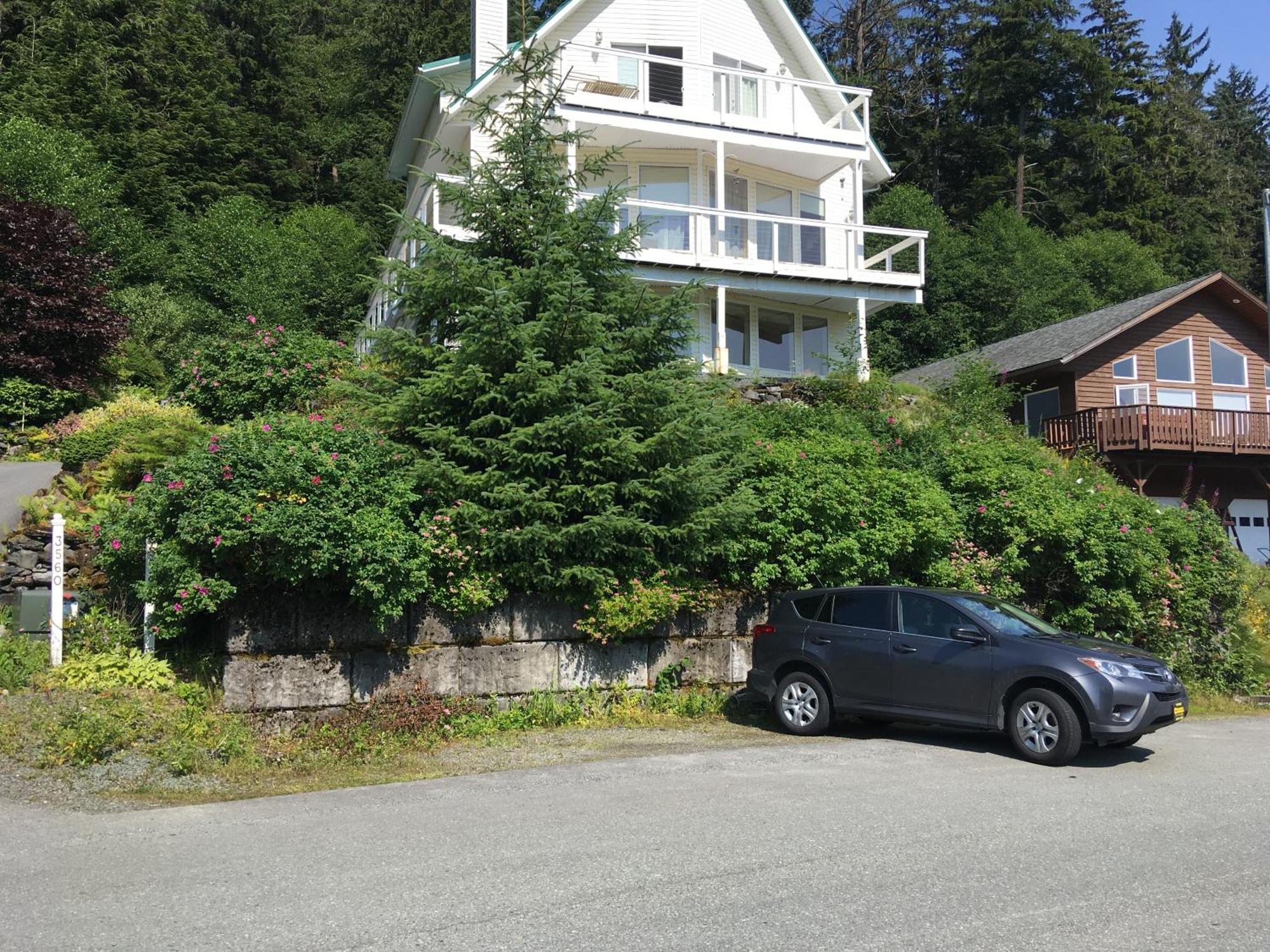 Kelli Creek Cottage - REDUCED PRICE ON TOURS Juneau Buitenkant foto